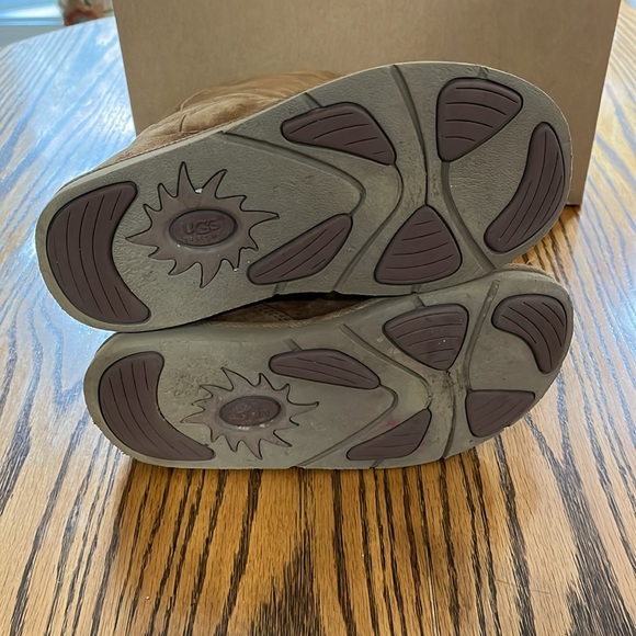 Get ready for winter with these Ugg boots! - Picture 6 of 6